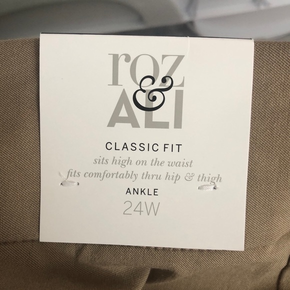 NEW!!! Roz & Ali ankle pants with stud detail - Picture 3 of 7